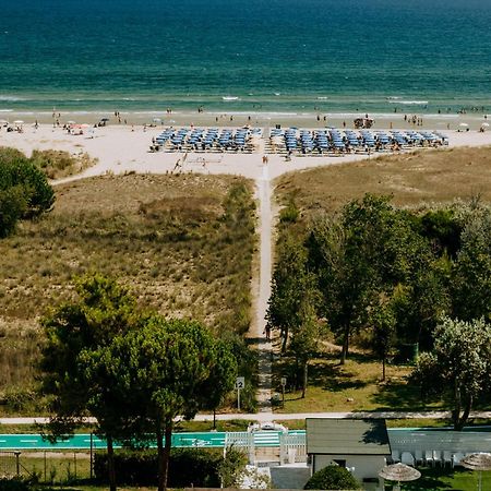 Hotel Holiday Васто Экстерьер фото