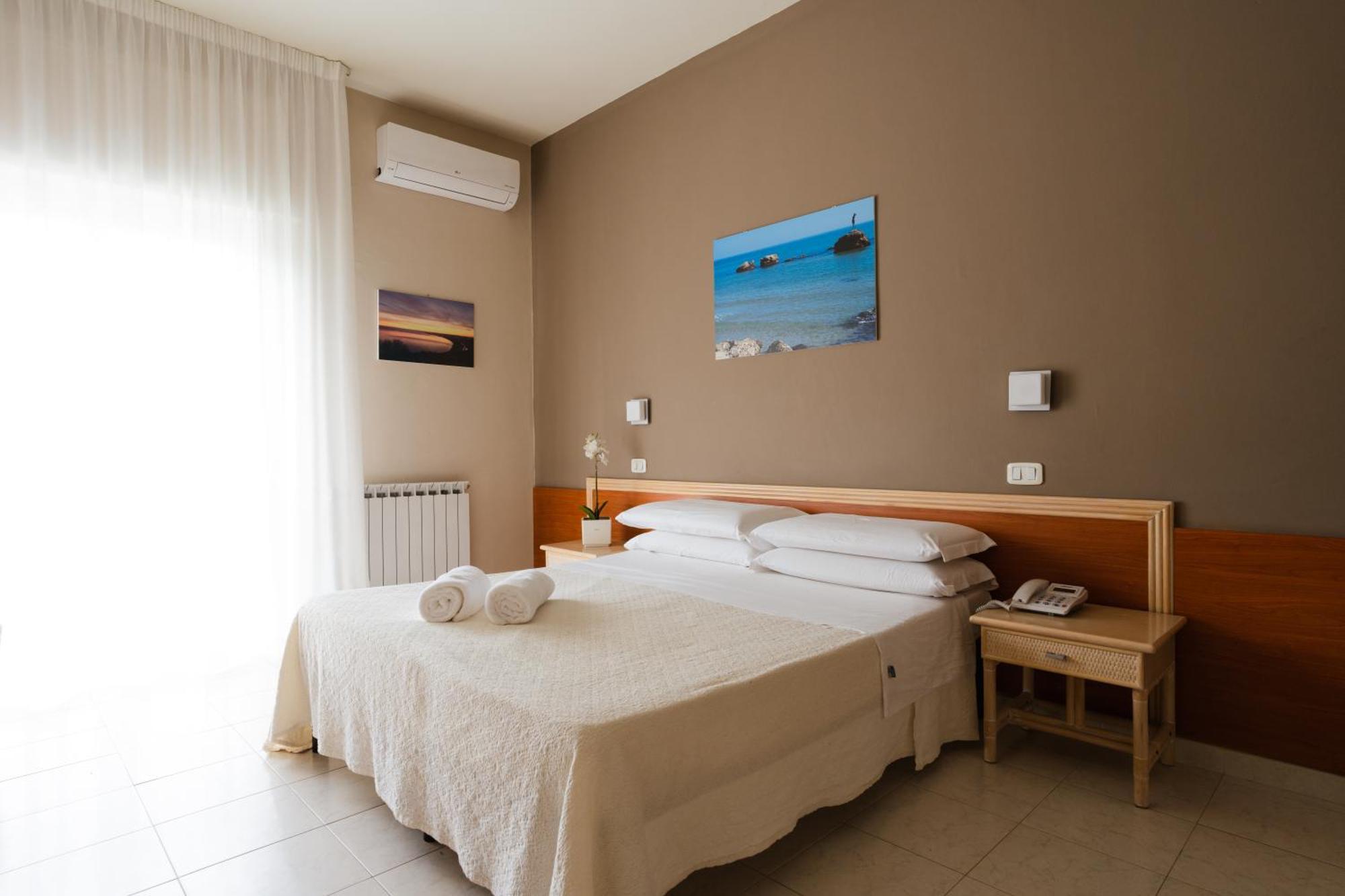 Hotel Holiday Васто Экстерьер фото