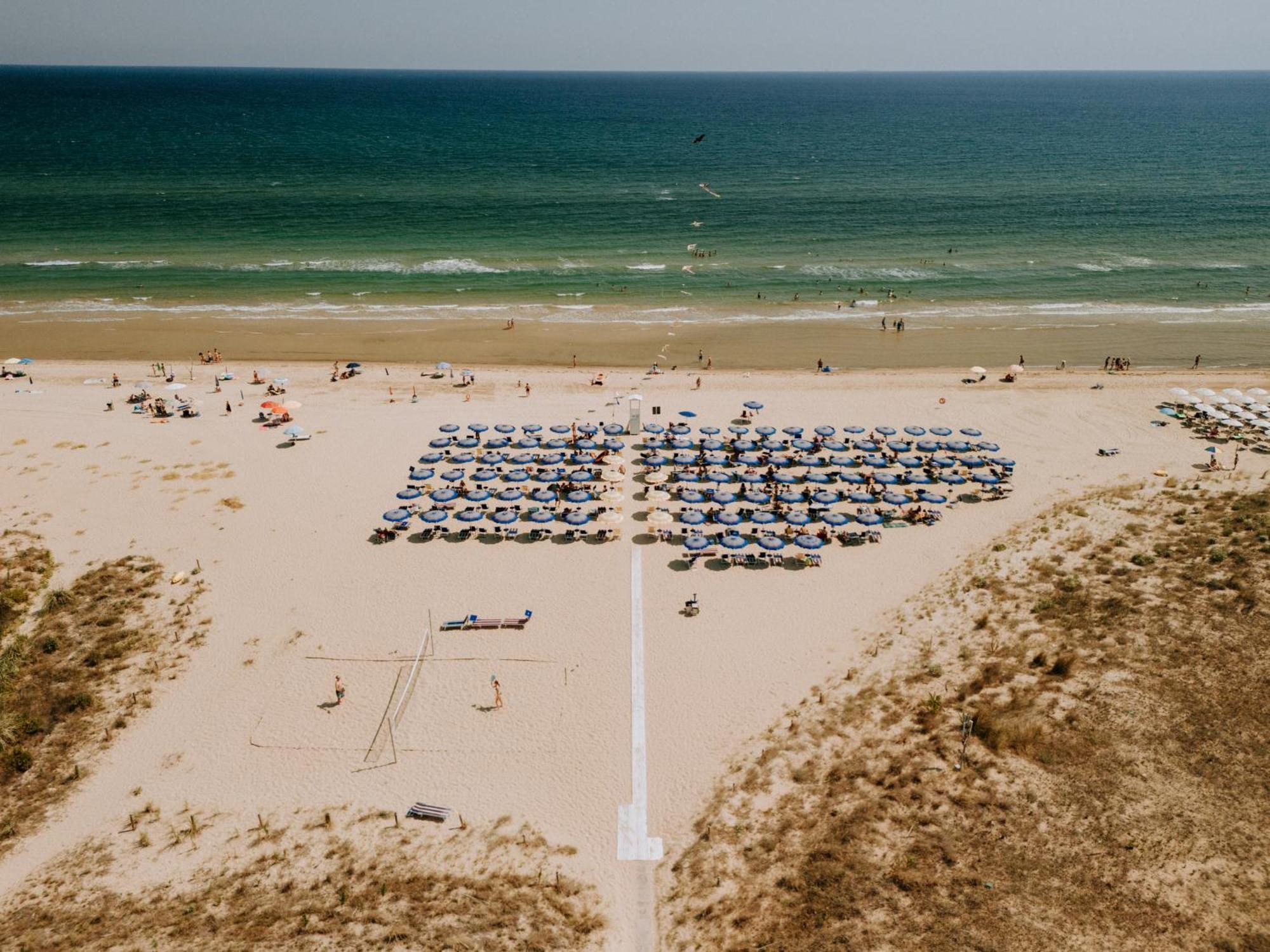Hotel Holiday Васто Экстерьер фото