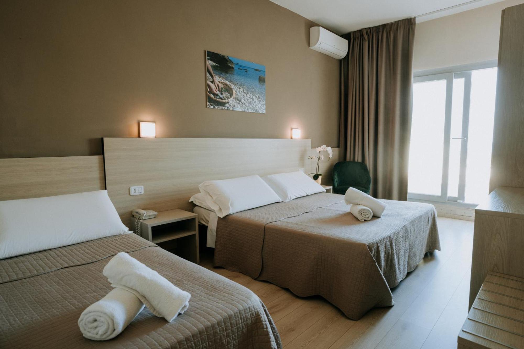 Hotel Holiday Васто Экстерьер фото
