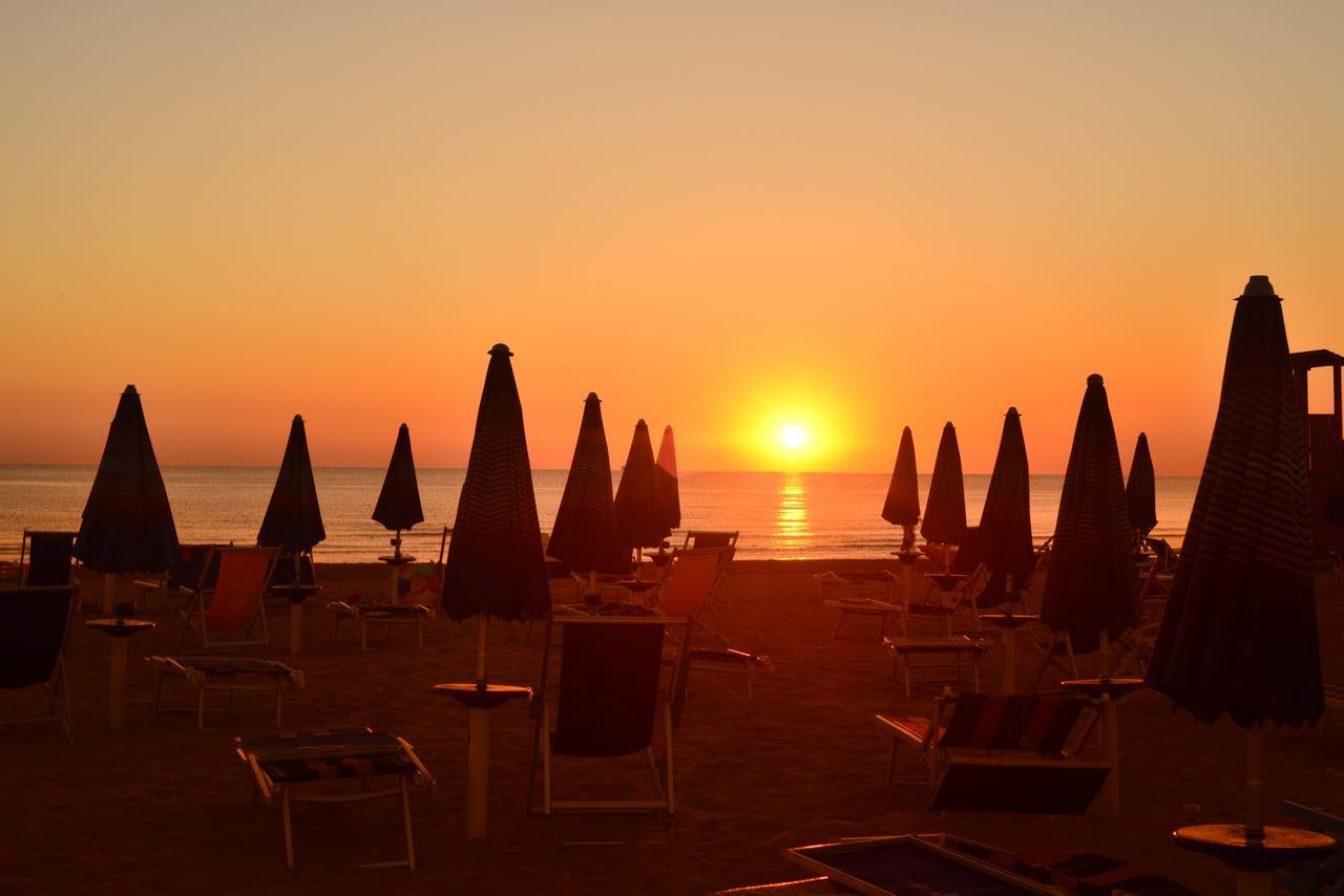 Hotel Holiday Васто Экстерьер фото