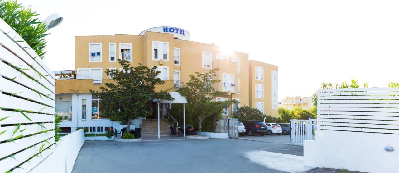 Hotel Holiday Васто Экстерьер фото