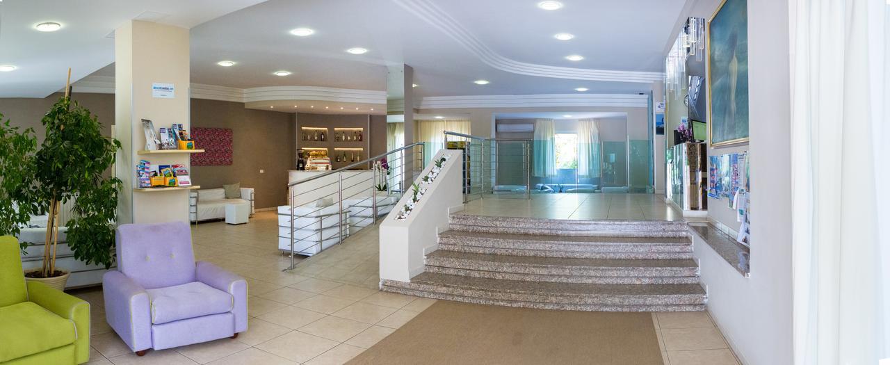 Hotel Holiday Васто Экстерьер фото